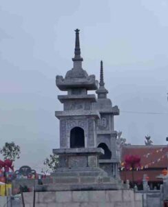 Mẫu mộ tháp đá đẹp với phần đỉnh tháp nhọn thường được ưu tiên lựa chọn để thi công