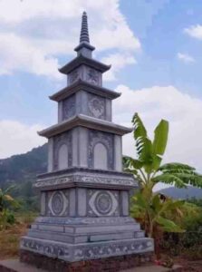 Mộ tháp đá được thiết kế theo phong cách kiến trúc thời Lý có nhiều hoa văn bé chạm khắc