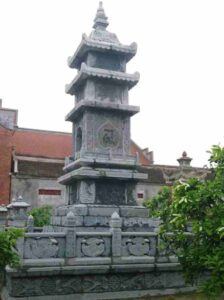 Mộ tháp đá là biểu tượng cho sự giác ngộ, bình yên, an nhiên và viên mãn trong Phật giáo